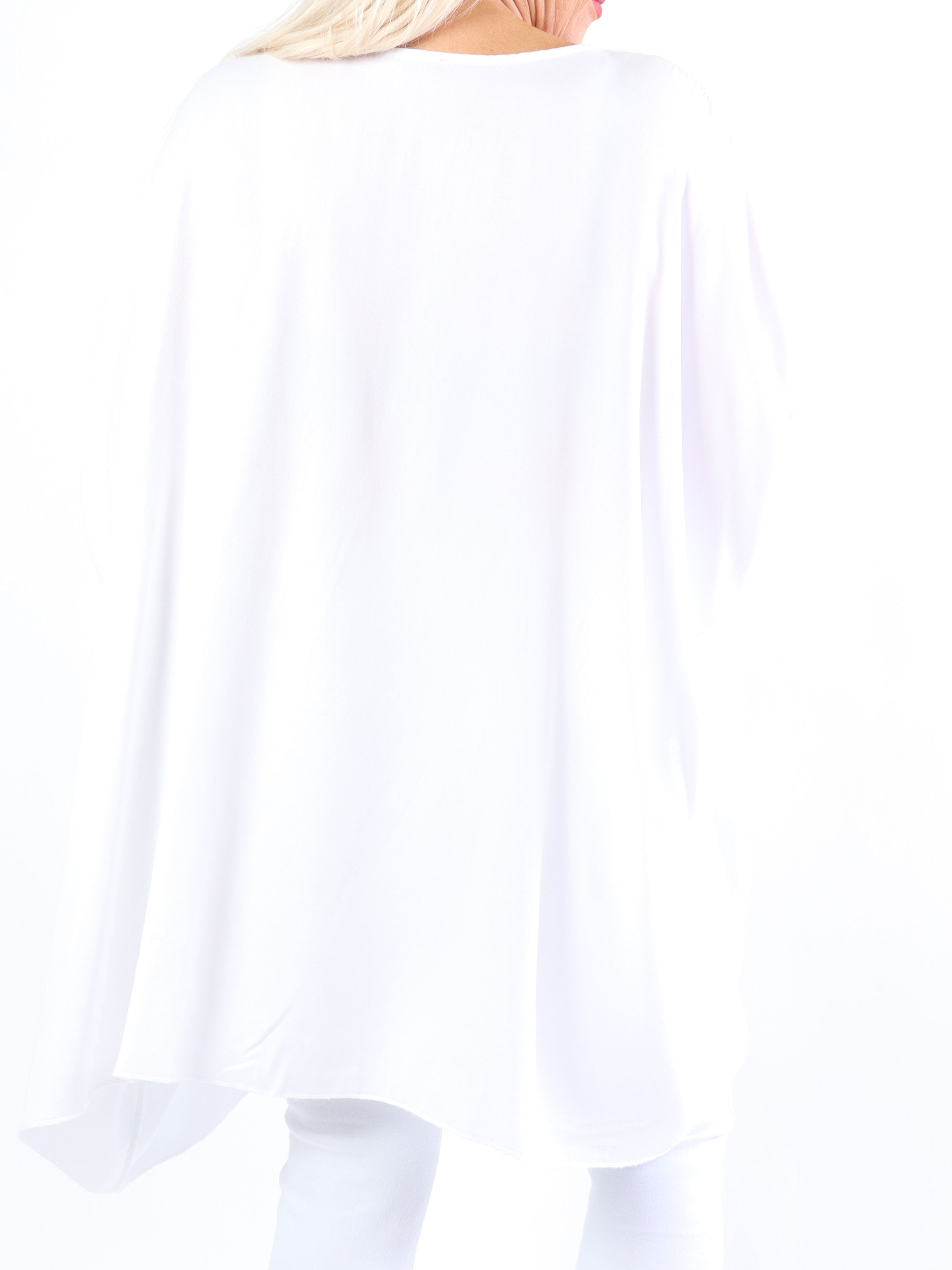 Flavia - Plus size t-shirt med silvertryck och fladdermusärmar